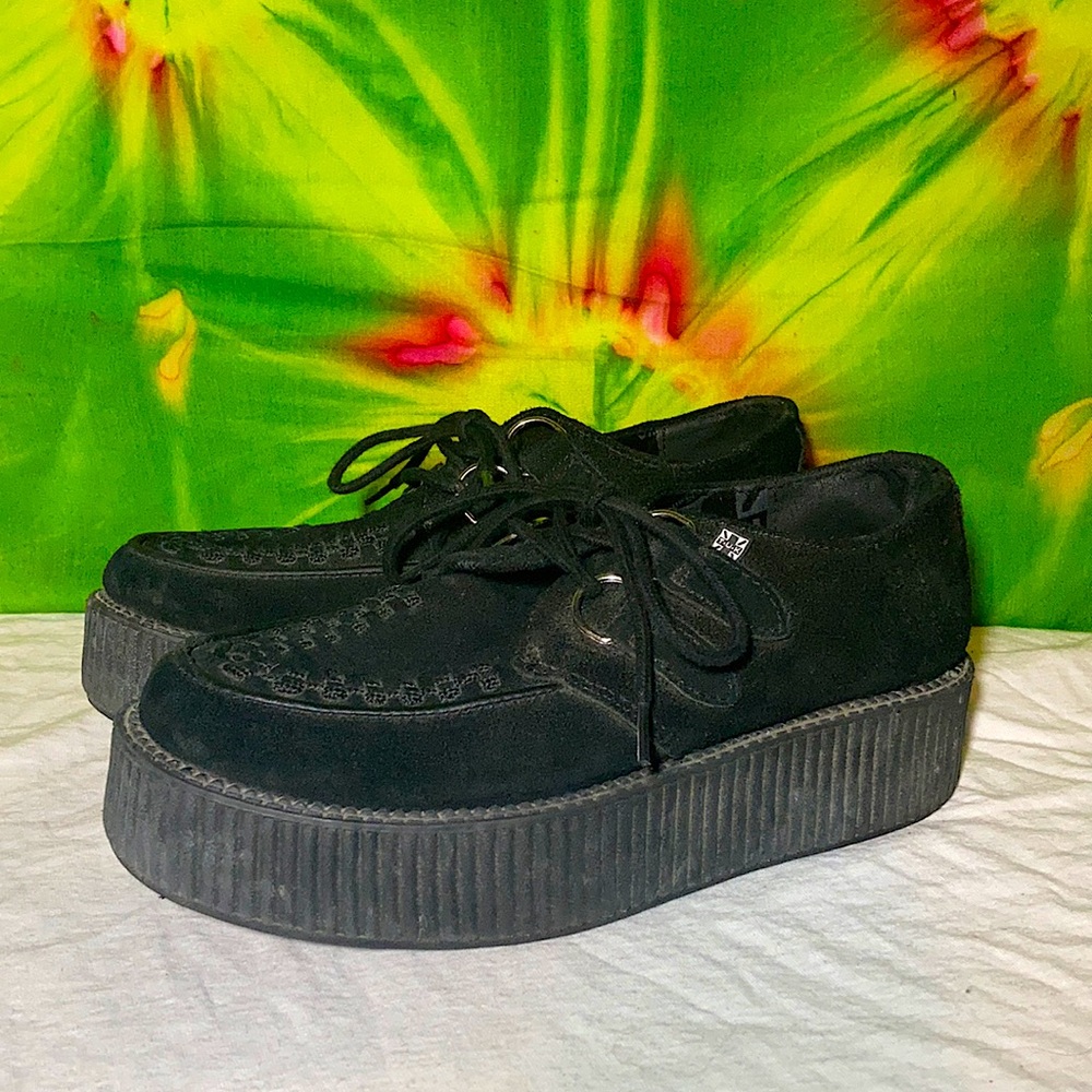 size 8W/6M T.U.K black suede creepers